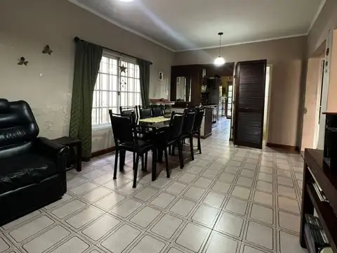 Casa 3 ambientes con 2 baños