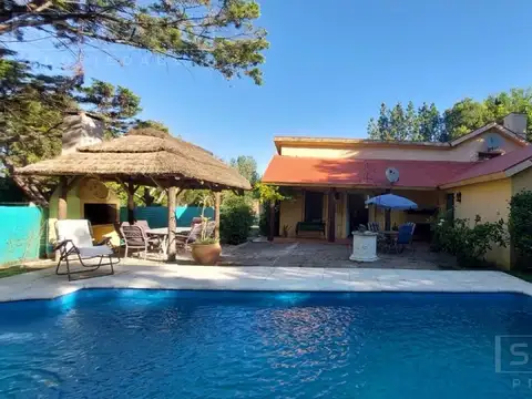 NOT. Venta. Casa 4 ambientes. Calle Gutierrez. Parque Sakura. Exaltacion de la Cruz