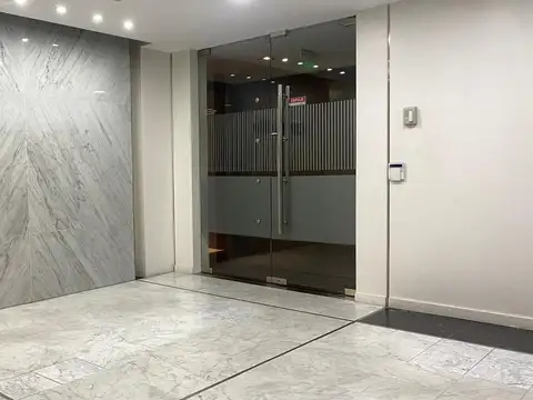 Oficina 7 ambientes con 4 baños