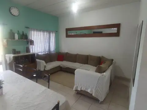 Casa 5 ambientes con 1 baño
