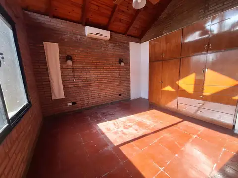 Casa 4 dormitorios con dependencias  - Los Raigales - Roldán | venta