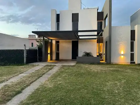 CASA 3 DORMITORIOS Barrio Privado Las Toscas – Villa Esquiú