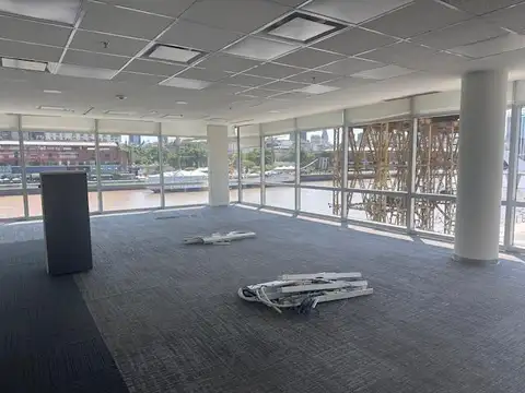 Oficina en Alquiler con 13 cocheras
