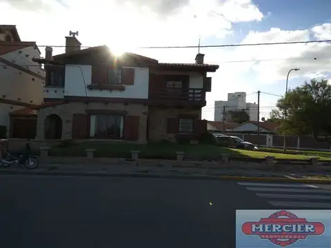 Venta excelente chalet con detalles de categoria