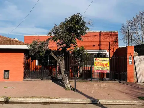 En Venta Amplia Propiedad De 4 Ambientes + Departamento De 3 Ambientes En Barrio Santa Paula