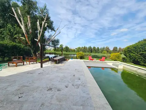 Casa 4 ambientes con 4 baños