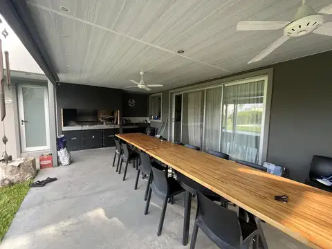 Casa en Venta en Puerto Roldan, USD 290.000