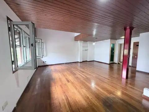 Casa de tres niveles y local comercial - Rioja 2300 - Rosario