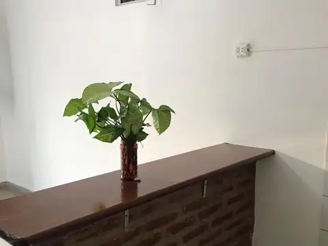 Depto Tipo Casa en Alquiler en Remedios De Escalada, $ 400.000