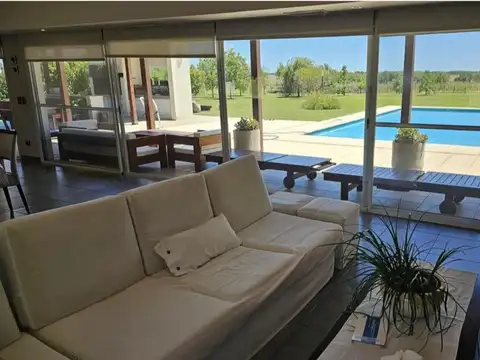 VENTA CASA-CHACRA 4 AMB  CHACRAS DE OLIVIA ZARATE