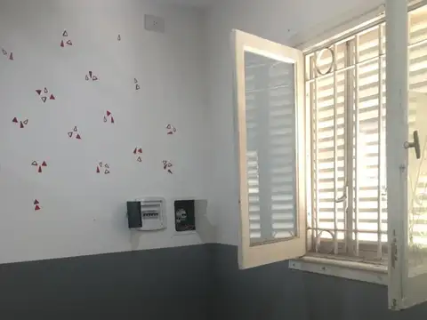 CASA 4 AMBIENTES, ALQUILER SOLO PROFESIONAL.