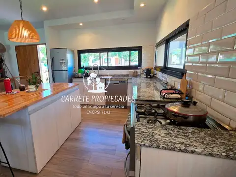 Casa en Alquiler con 2 cocheras