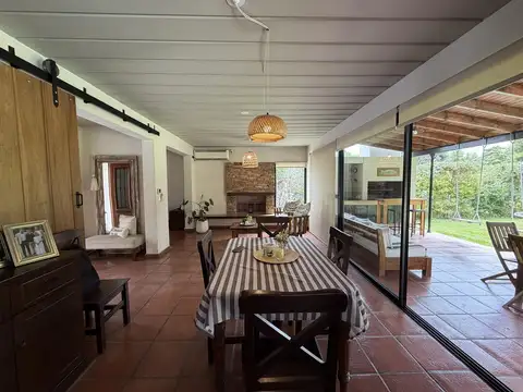 Casa 4 ambientes con 2 baños