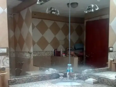 Casa 6 ambientes con 4 baños