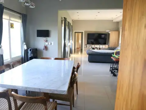 VENTA CASA Bº CERRADO PILETA COMARCAS LUJAN