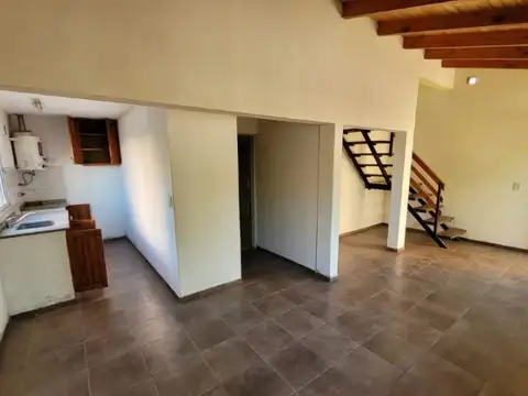 Casa de 3 dormitorios, con cochera. Lamadrid y Matanza