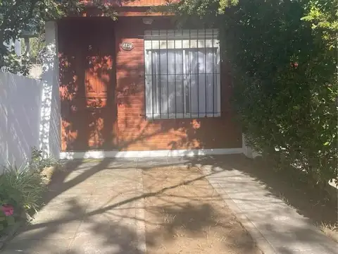 Casa en venta - 2 Dormitorios 1 Baño - Las Toninas