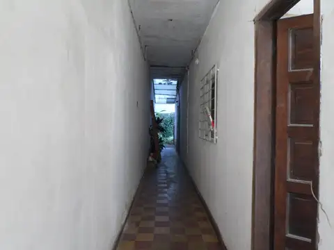 IDEAL INVERSOR - 2 VIVIENDAS - LOCAL Y FONDO LIBRE DE 25 METROS