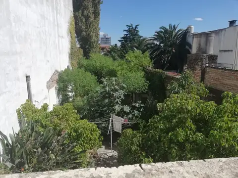 IDEAL INVERSOR - 2 VIVIENDAS - LOCAL Y FONDO LIBRE DE 25 METROS