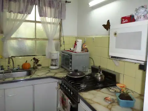 IDEAL INVERSOR - 2 VIVIENDAS - LOCAL Y FONDO LIBRE DE 25 METROS