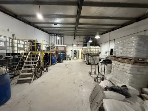 Local en Venta en Luis Guillon, USD 170.000