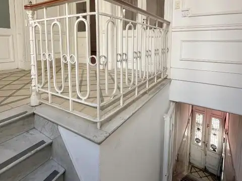 Casa 11 ambientes con 4 baños