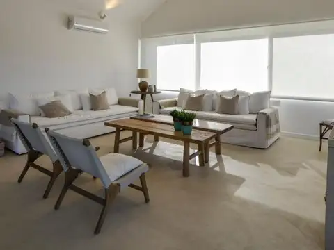 Casa 6 ambientes con 5 baños