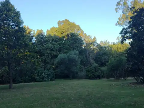 Gran Quinta en Barrio Los Pinos - Lote 6200 m2