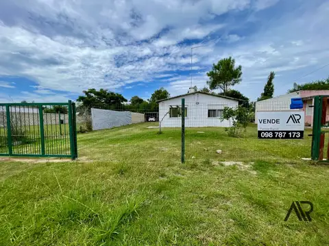 Casa en venta de 2 dormitorios c/ cochera en Las Toscas