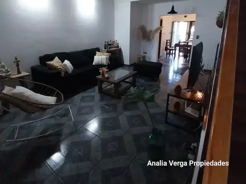 CASA EN BLOCK CON DOS DEPARTAMENTOS EN VENTA