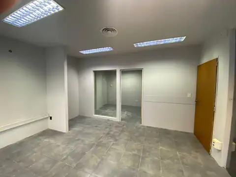 Local en Alquiler en Olivos, USD 2.900