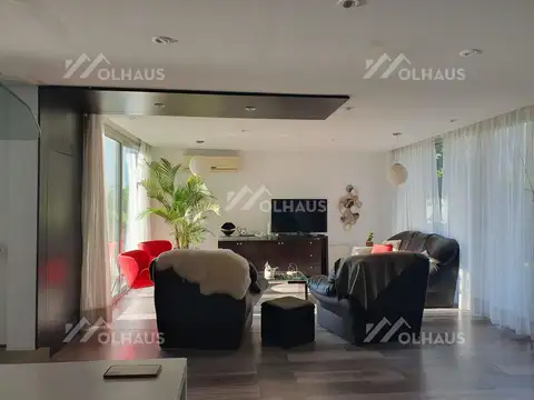 Casa en Alquiler con 1 cochera