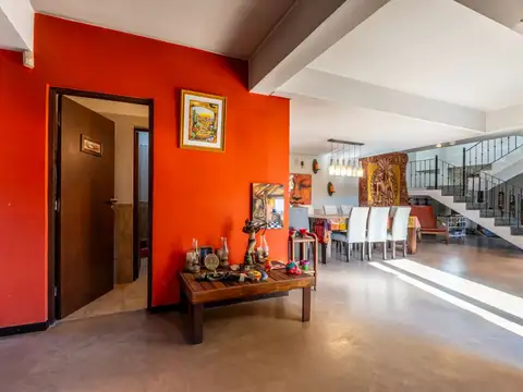 Casa en Venta con 2 cocheras