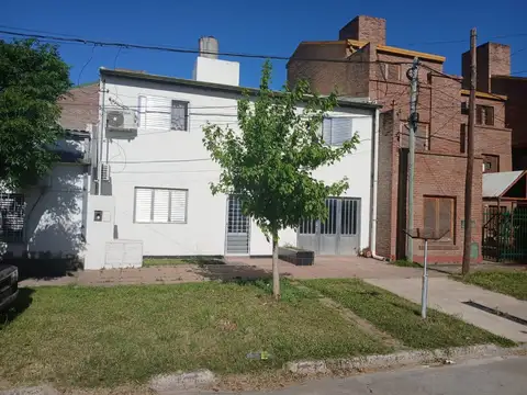 Depto Tipo Casa en Alquiler de 4 ambientes