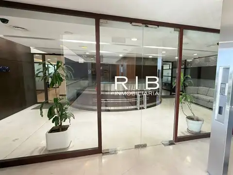 Oficina 10 ambientes con 3 baños