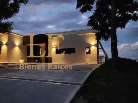 Casa en Venta en El Cazal, USD 255.000