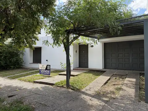 ¡Venta! Casa en Cerro De Las Rosas ¡Toda en una planta! ¡Con Escritura!