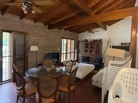 CASA EN VENTA CON GRAN PARQUE, CLUB DE CAMPO EL MORO, MARCOS PAZ