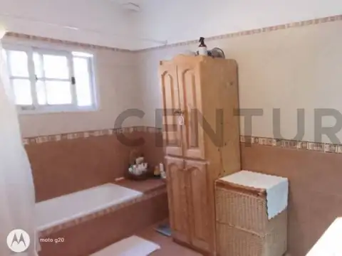 Casa 7 ambientes con 2 baños