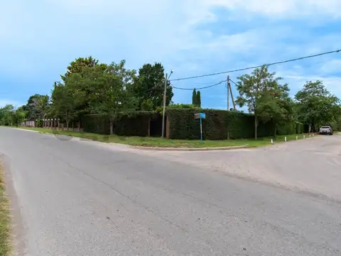 CASA DE 2 DORMITORIOS CON PARQUE Y PILETA EN VENTA EN LA PLATA