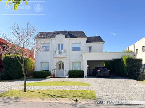 Casa en el prestigioso  Barrio Nuevo Quilmes, dentro de la  Comunidad 1.