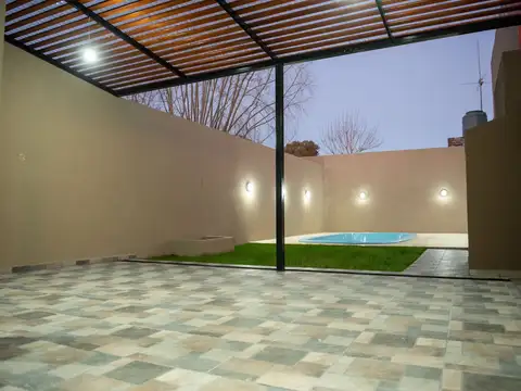 Casa 4 ambientes con 2 baños