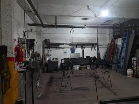 Galpon en Venta 40  mts Fondo