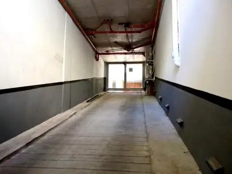 OPORTUNIDAD  VENTA COCHERAS HOLMBERG ON EN LA NUEVA Y RENOVADA URQUIZA JOVEN