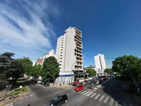 7 e/ 37 y Plaza Olazábal