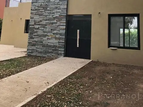 Casa en Venta con 3 cocheras