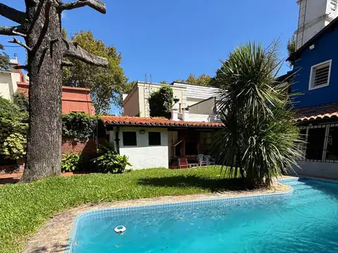 Casa en Venta con 3 cocheras