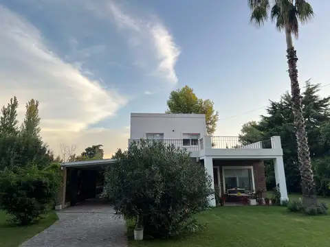 Casa 5 ambientes con 3 baños