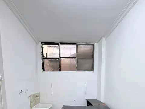 LOCAL COMERCIAL – AMPLIO – SUBSUELO – DIVIDIDO – GAS – EXELENTE ZONA