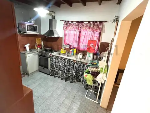 Casa 6 ambientes con 2 baños